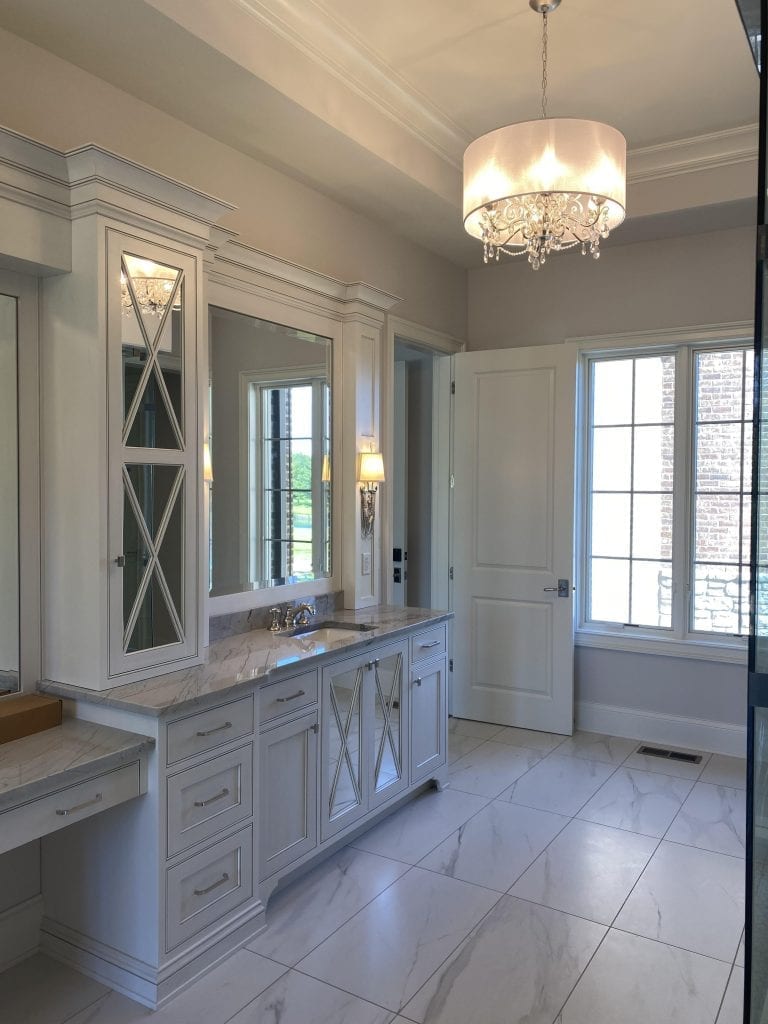 porcelain tiles in master bath of Hensley Home